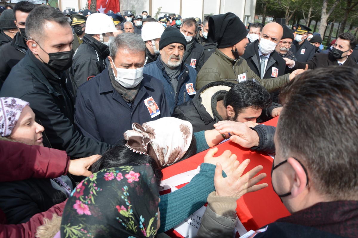 Balıkesir'de şehit polis son yolculuğuna uğurlandı