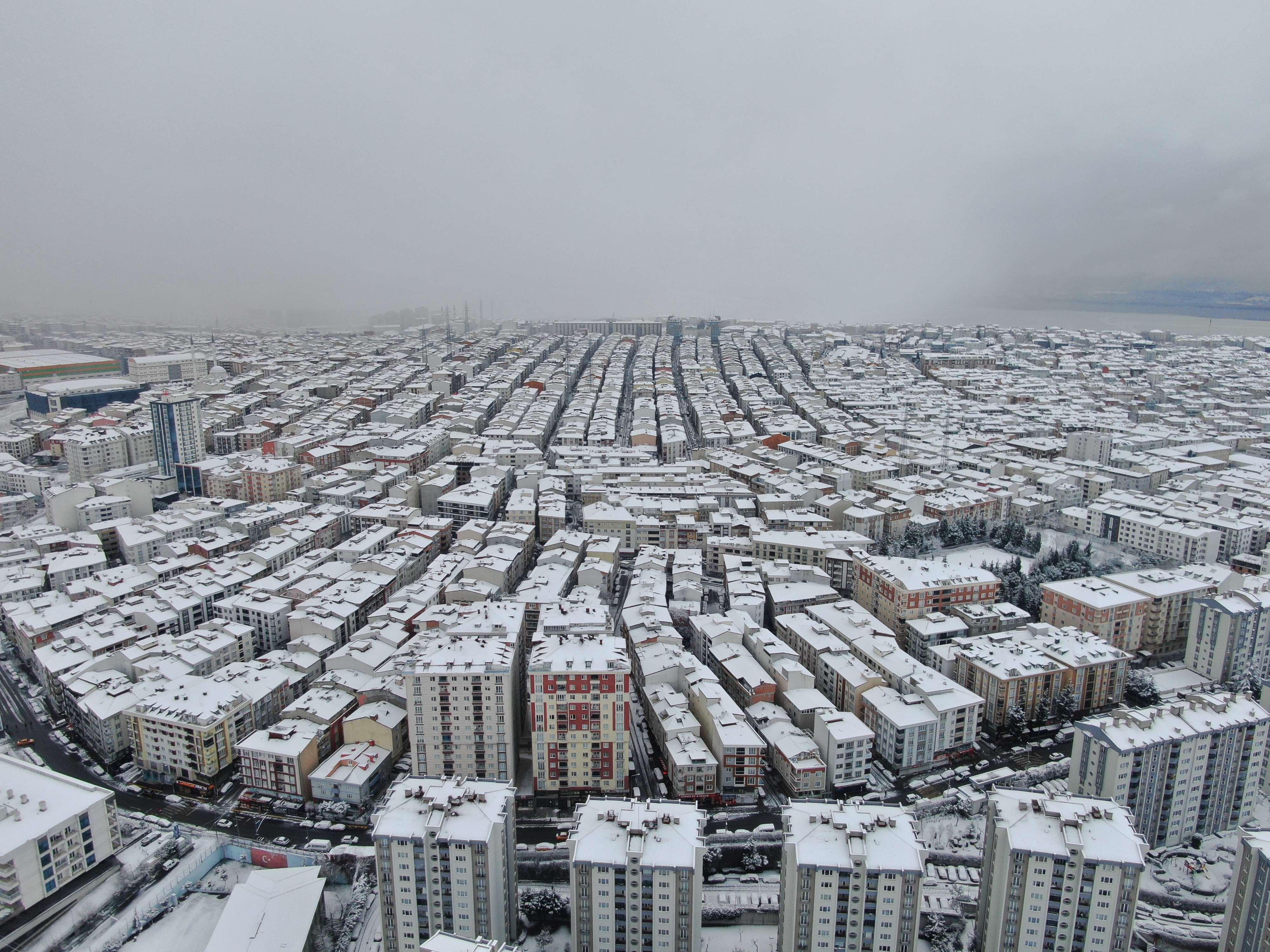 Beyaza bürünen Esenyurt havadan görüntülendi