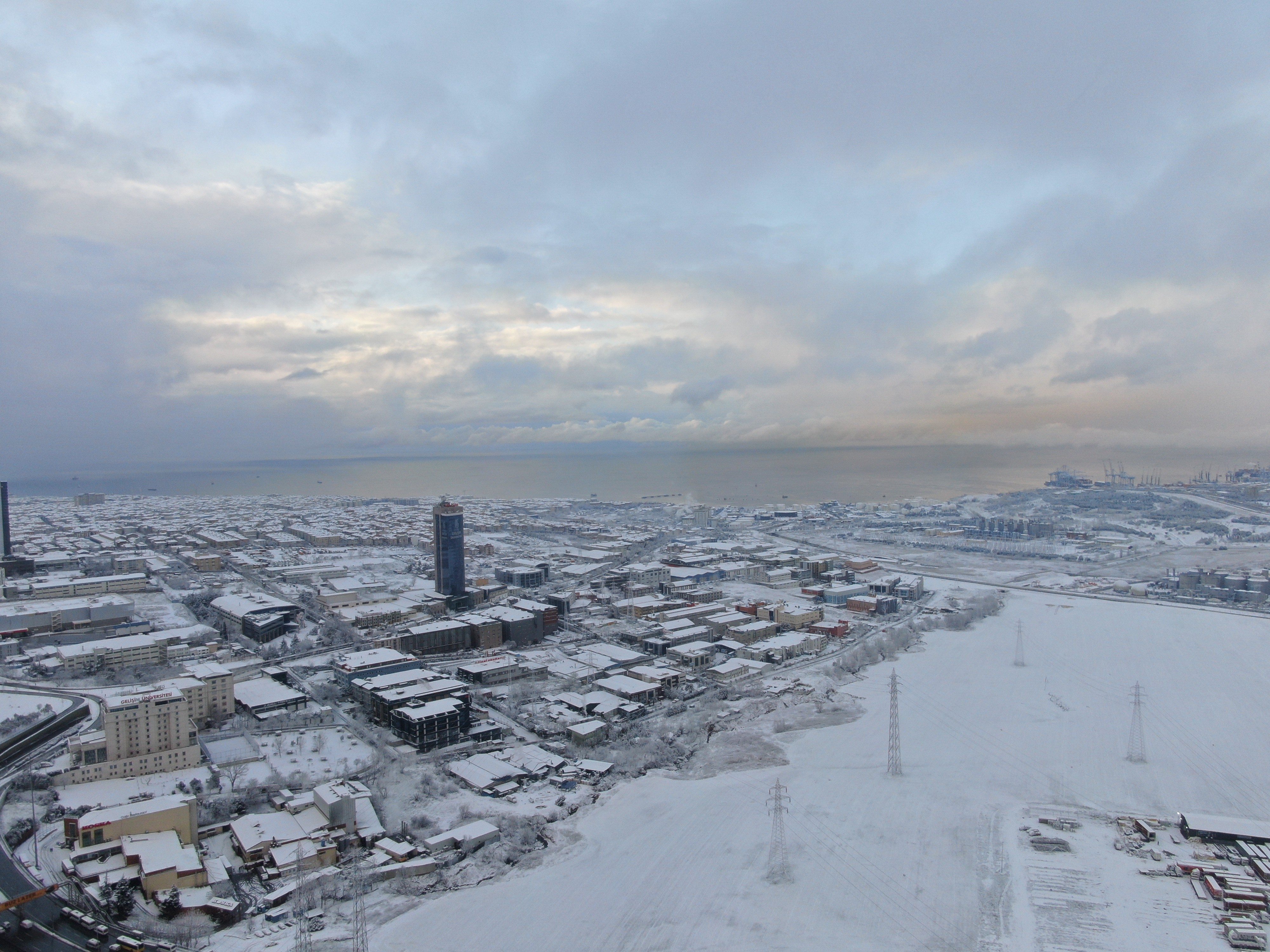Beyaza bürünen Esenyurt havadan görüntülendi