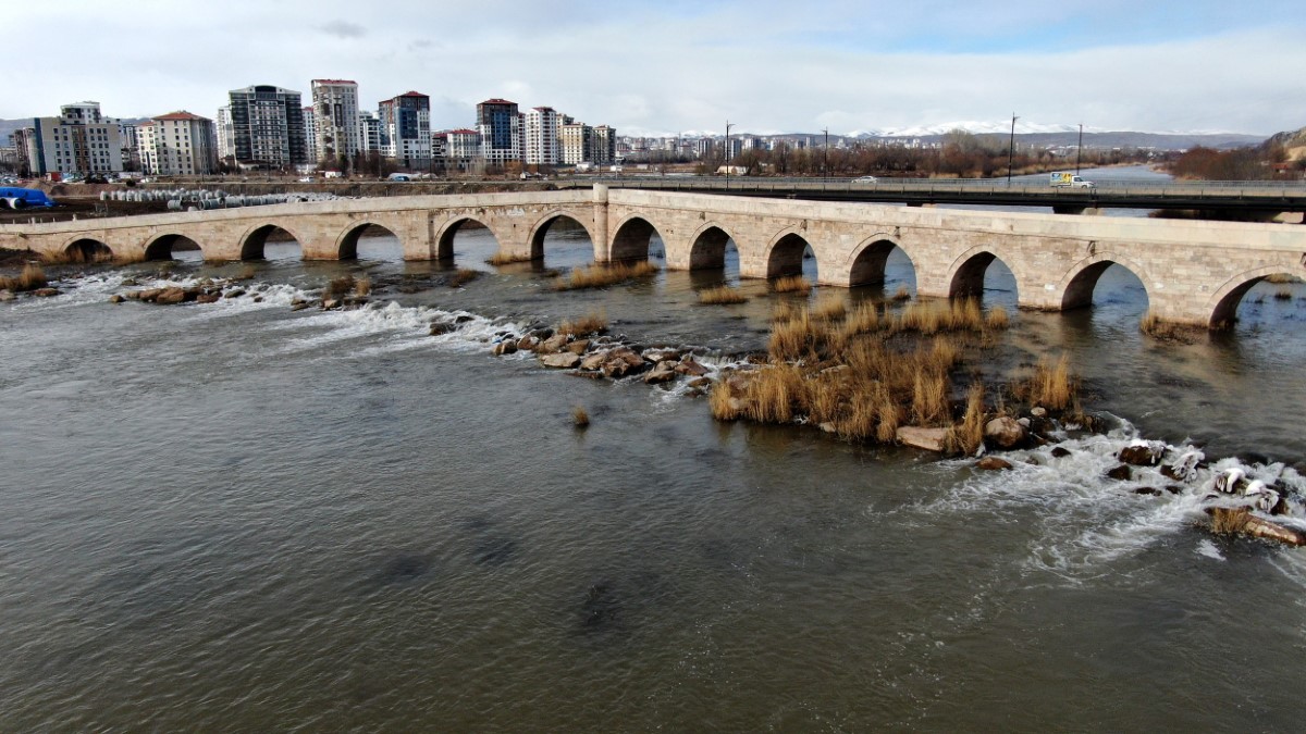 Otlağa dönüşen Kızılırmak’ta şimdi saniyede 56 metreküp su akıyor