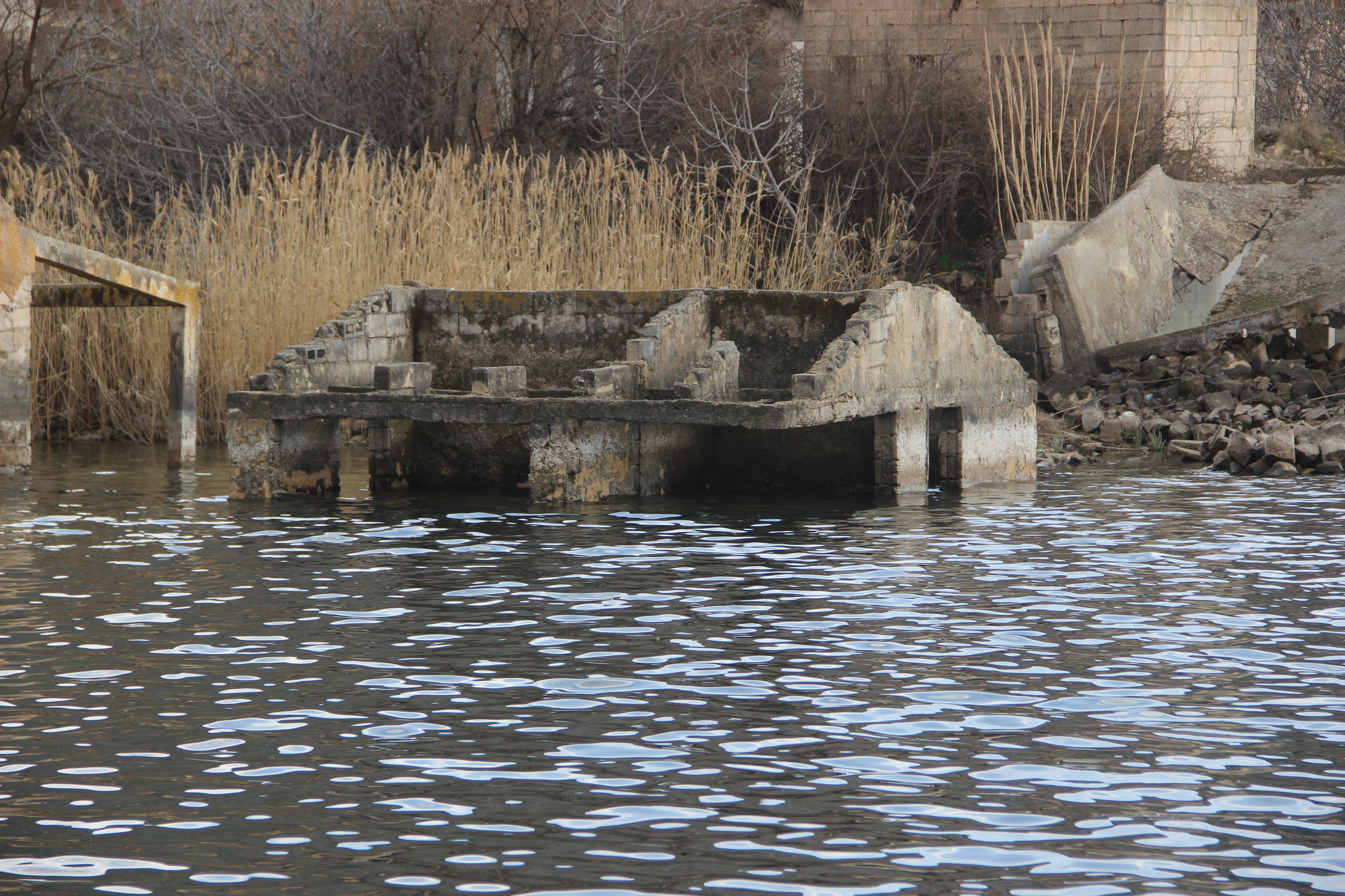 Halfeti’de 2 bin yıllık tarihi olan batık mahalle turizme kazandırılıyor