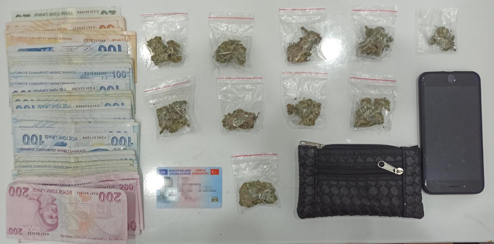 İstanbul’da polisi şaşırtan uyuşturucu zulası