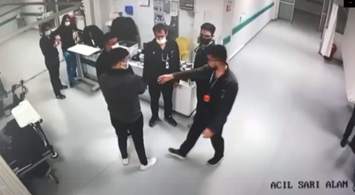 Muğla'da doktorun uzman çavuşu darp ettiği görüntüler kamerada