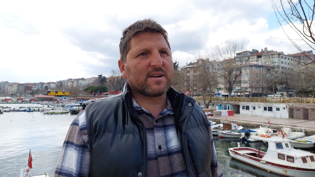 Marmara'da deniz ulaşımına poyraz engeli: Bir kayık battı