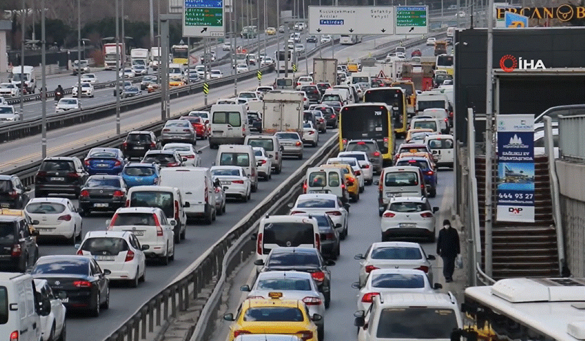 İBB yol çalışması başlattı E-5 karayolunda trafik kitlendi