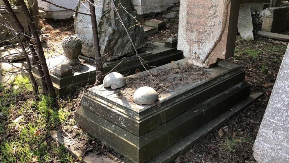 Ünlü yazar Recaizade Mahmud Ekrem'in mezarı harabeye döndü