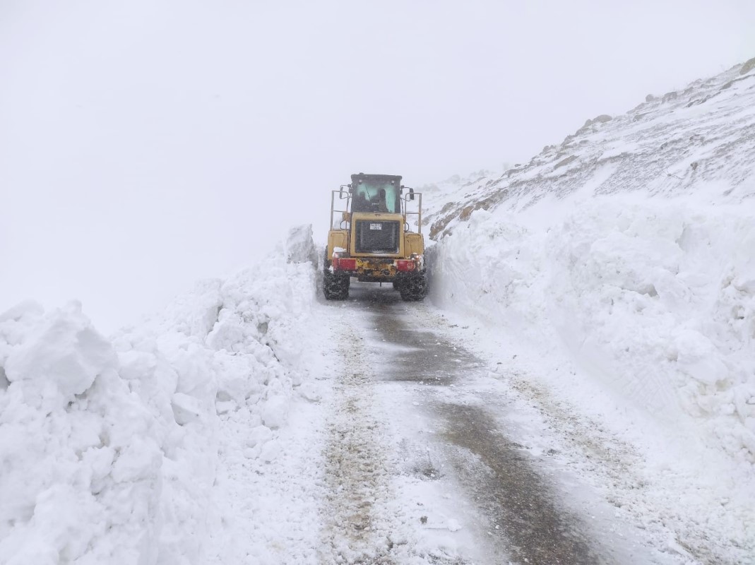 Batman'da kar yağışı nedeniyle 157 yerleşim yerinde ulaşım kapandı
