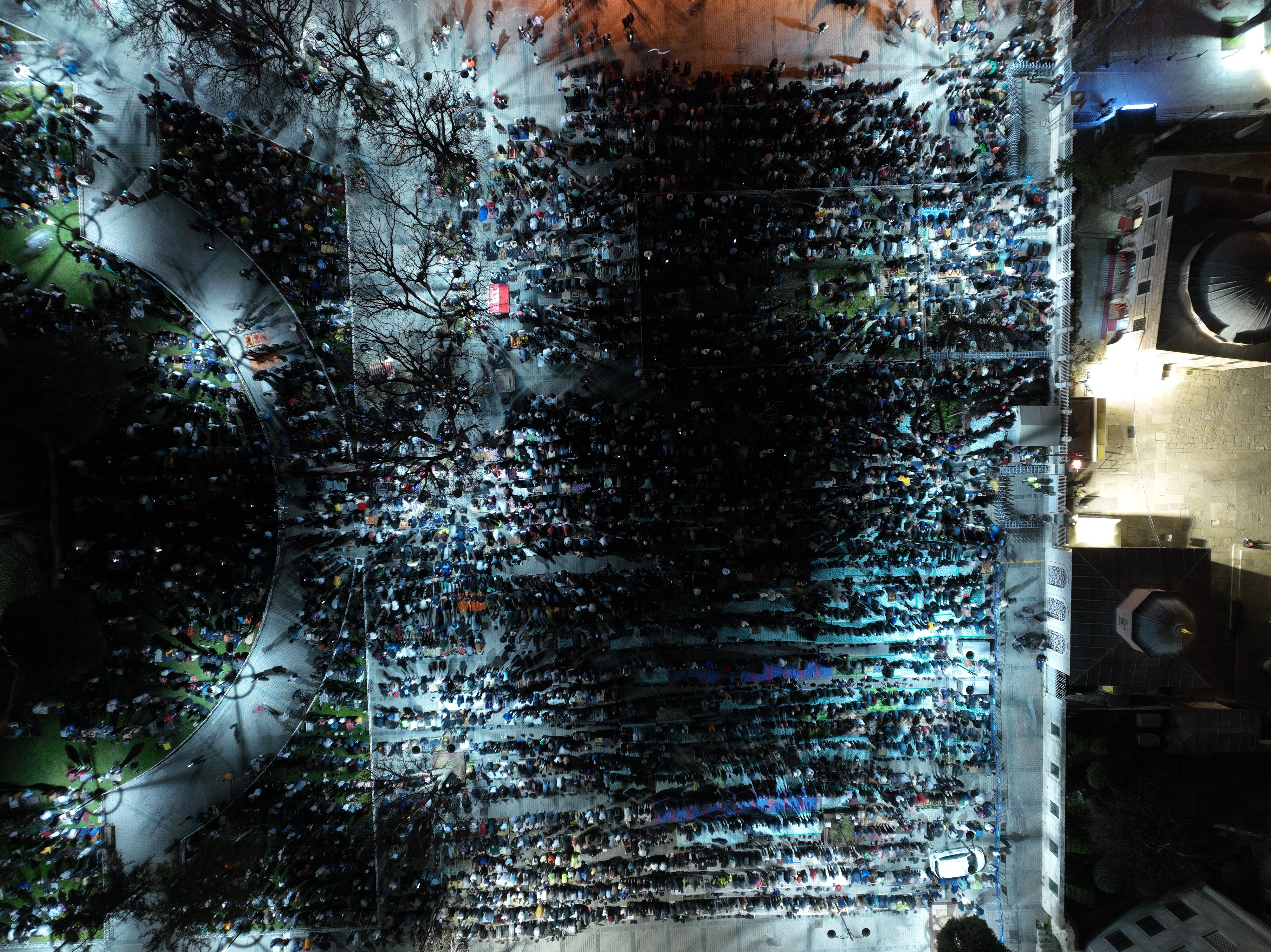 Ayasofya’da 88 yıl aranın ardından ilk teravih heyecanı