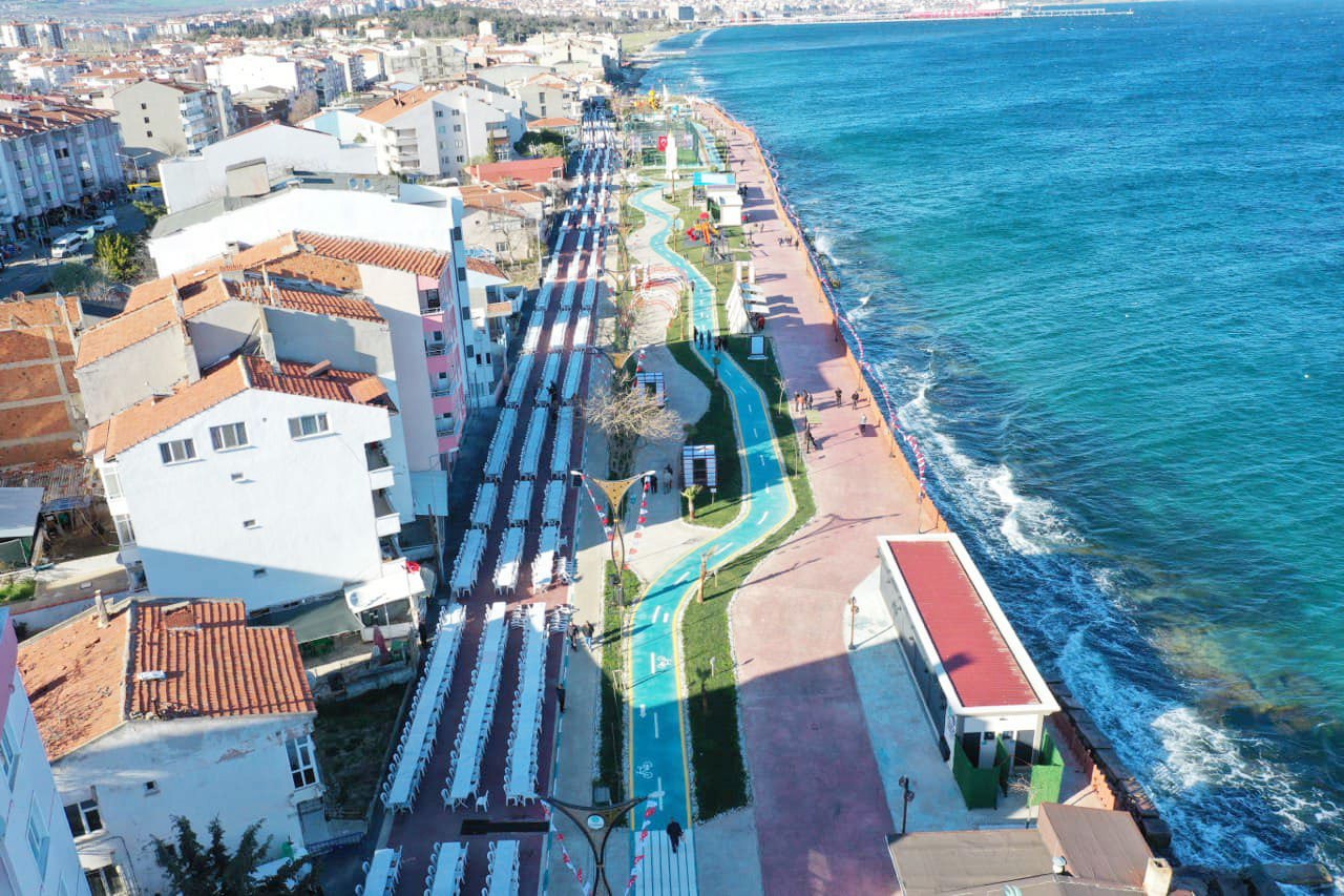 Tekirdağ'da 1 kilometrelik sahil şeridi açıldı: Atıl durumdaydı, şimdi göz kamaştırıyor