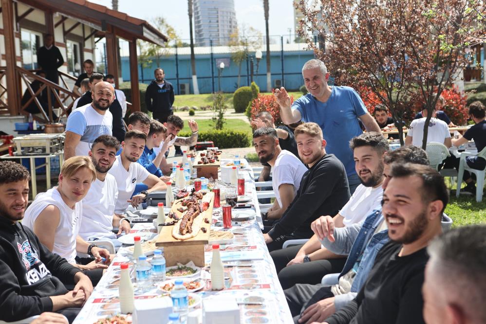 Adana Demirspor’a 20 metrelik kebap ziyafeti
