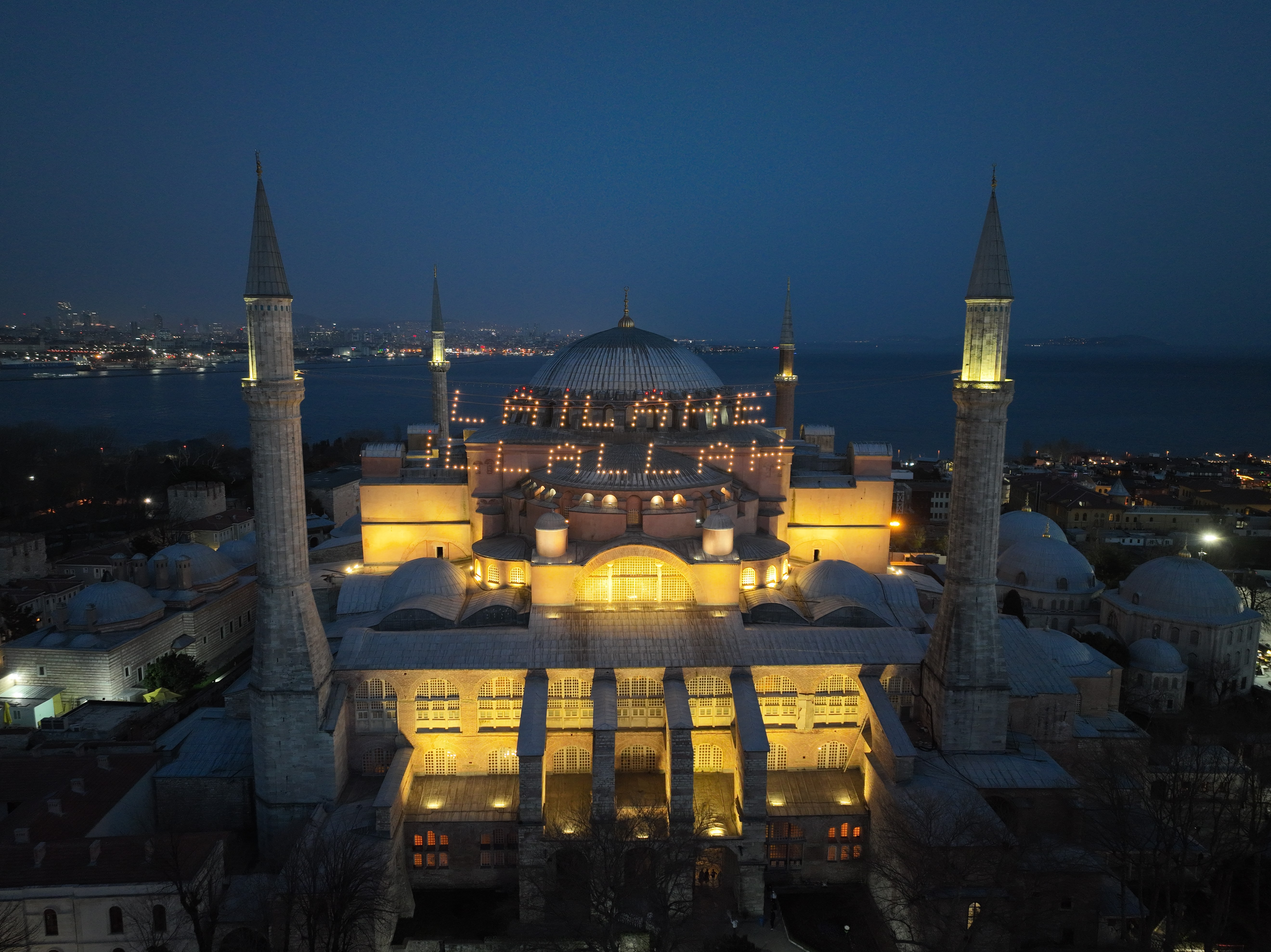 Ayasofya’da 88 yıl aranın ardından ilk teravih heyecanı