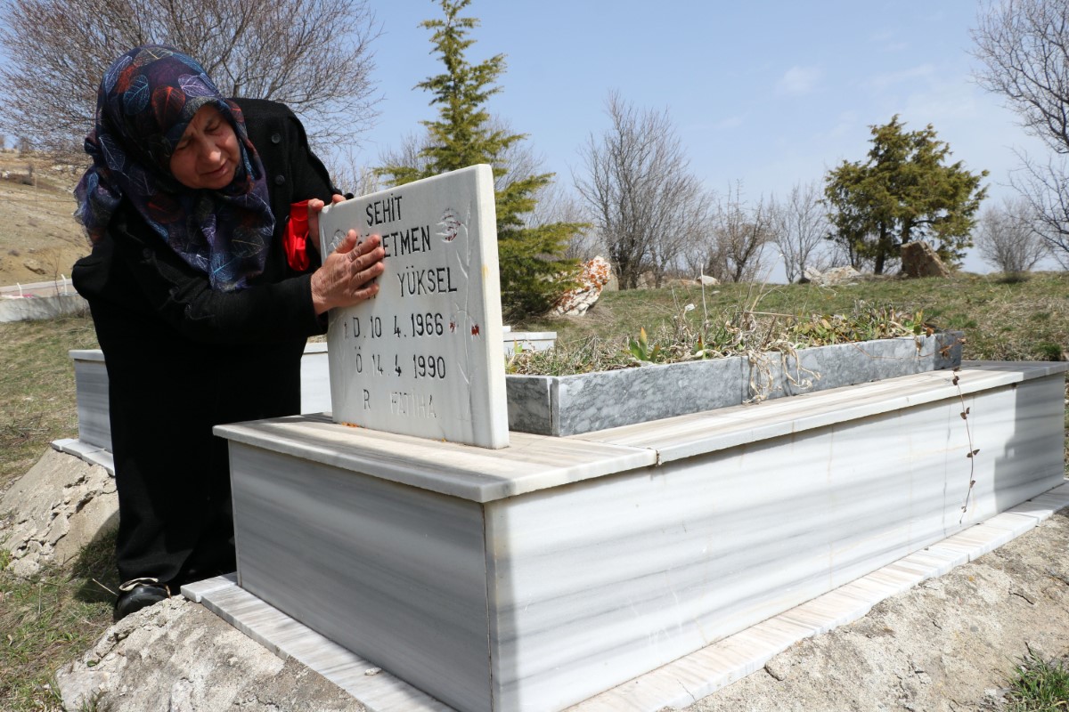 Üzerinden tam 32 yıl geçti, şehit öğretmenin acısını ilk günkü gibi yaşıyorlar