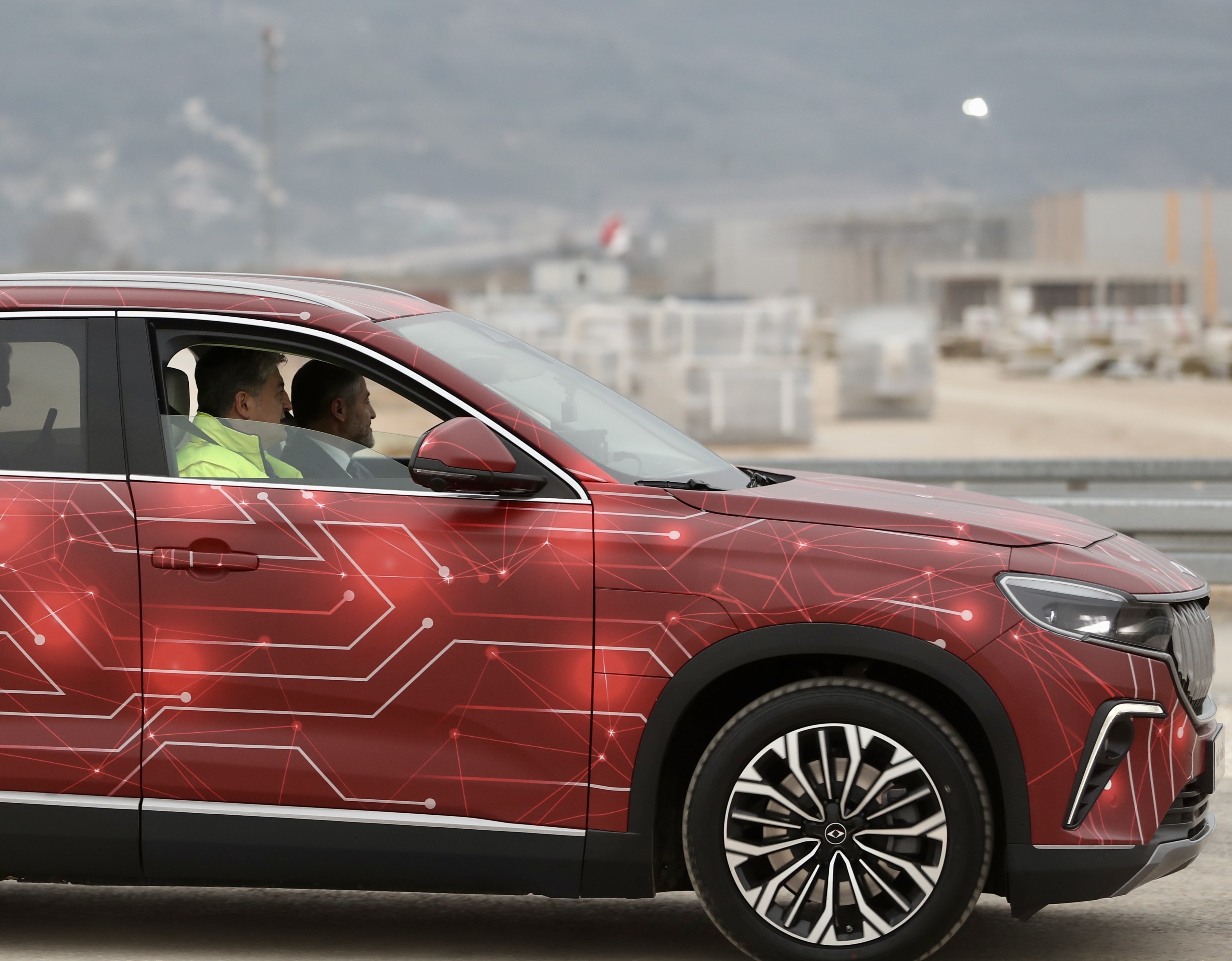 Bakan Varank ve Bakan Nebati 'TOGG’un direksiyonuna geçti