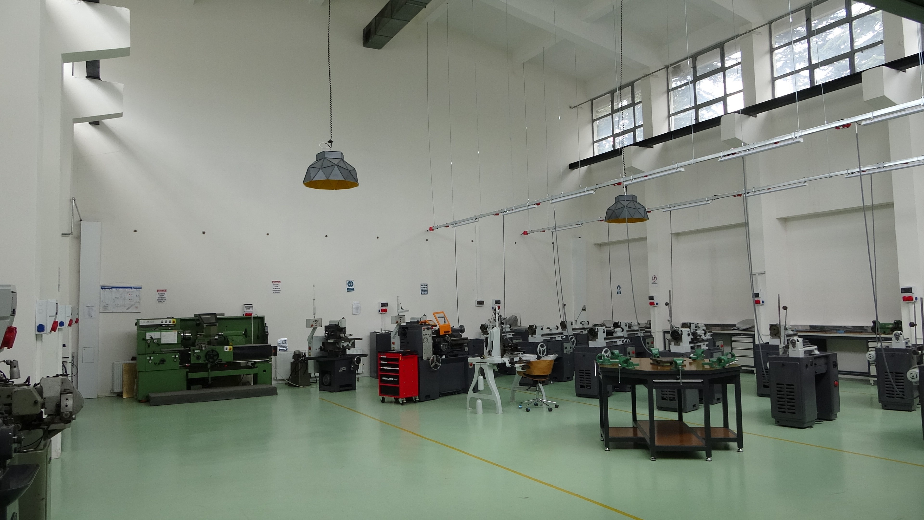 Cumhurbaşkanı Erdoğan'a hediye edilen saat bu okulda yapıldı