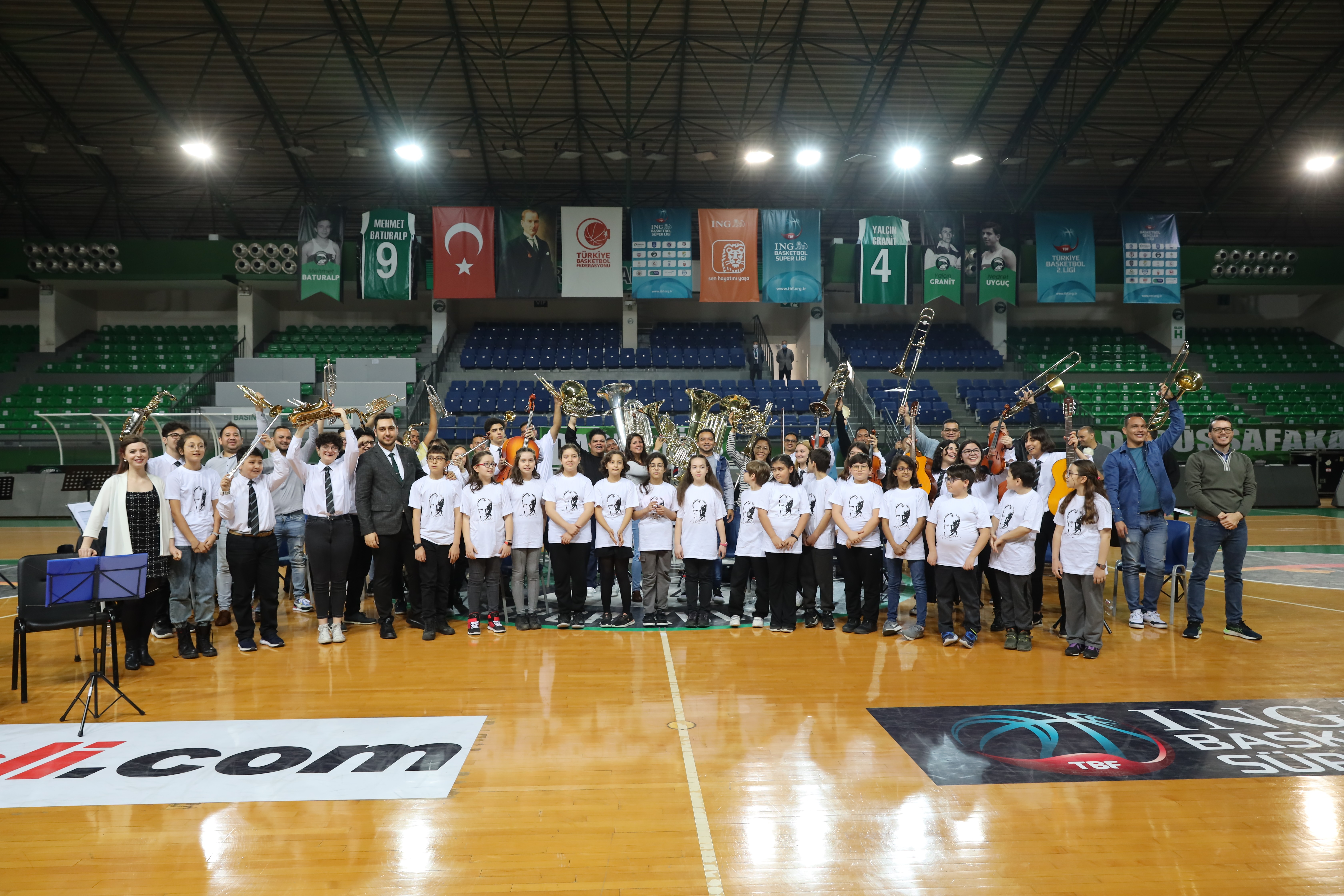 Simon Bolivar Senfoni Orkestrası öğrencilerle buluştu