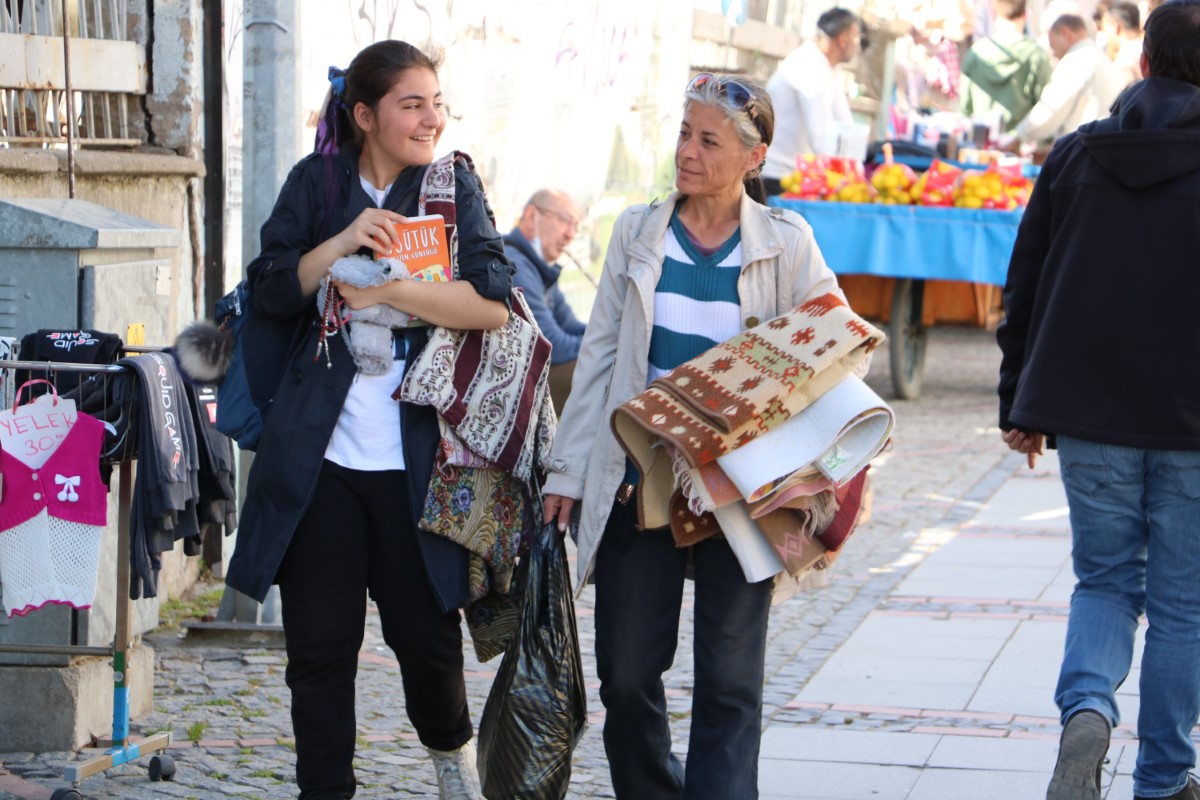 Çarşı ve pazarda Bulgar turist bereketi: Adım atacak yer kalmadı