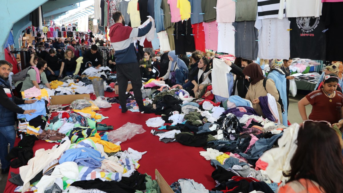 Çarşı ve pazarda Bulgar turist bereketi: Adım atacak yer kalmadı