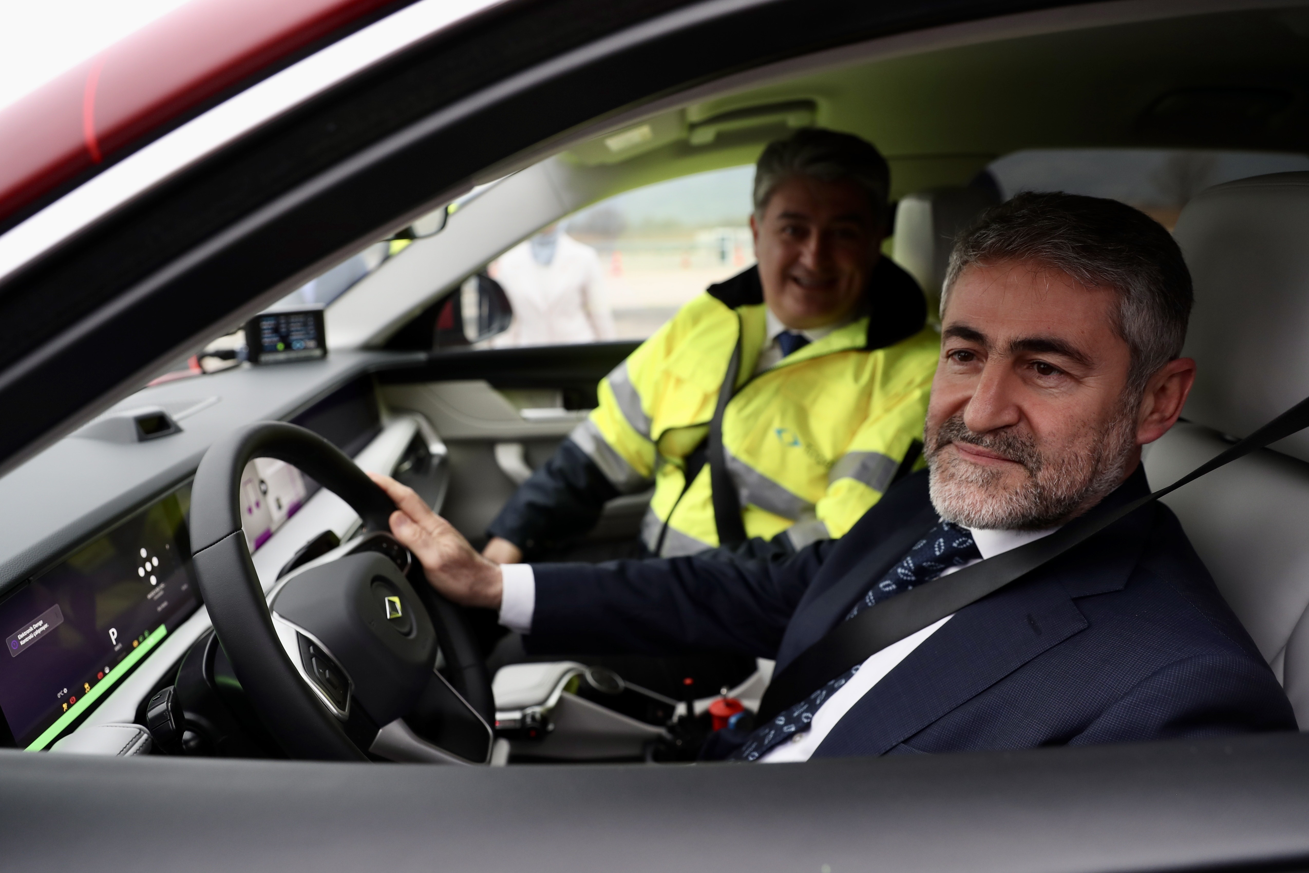 Bakan Varank ve Bakan Nebati 'TOGG’un direksiyonuna geçti