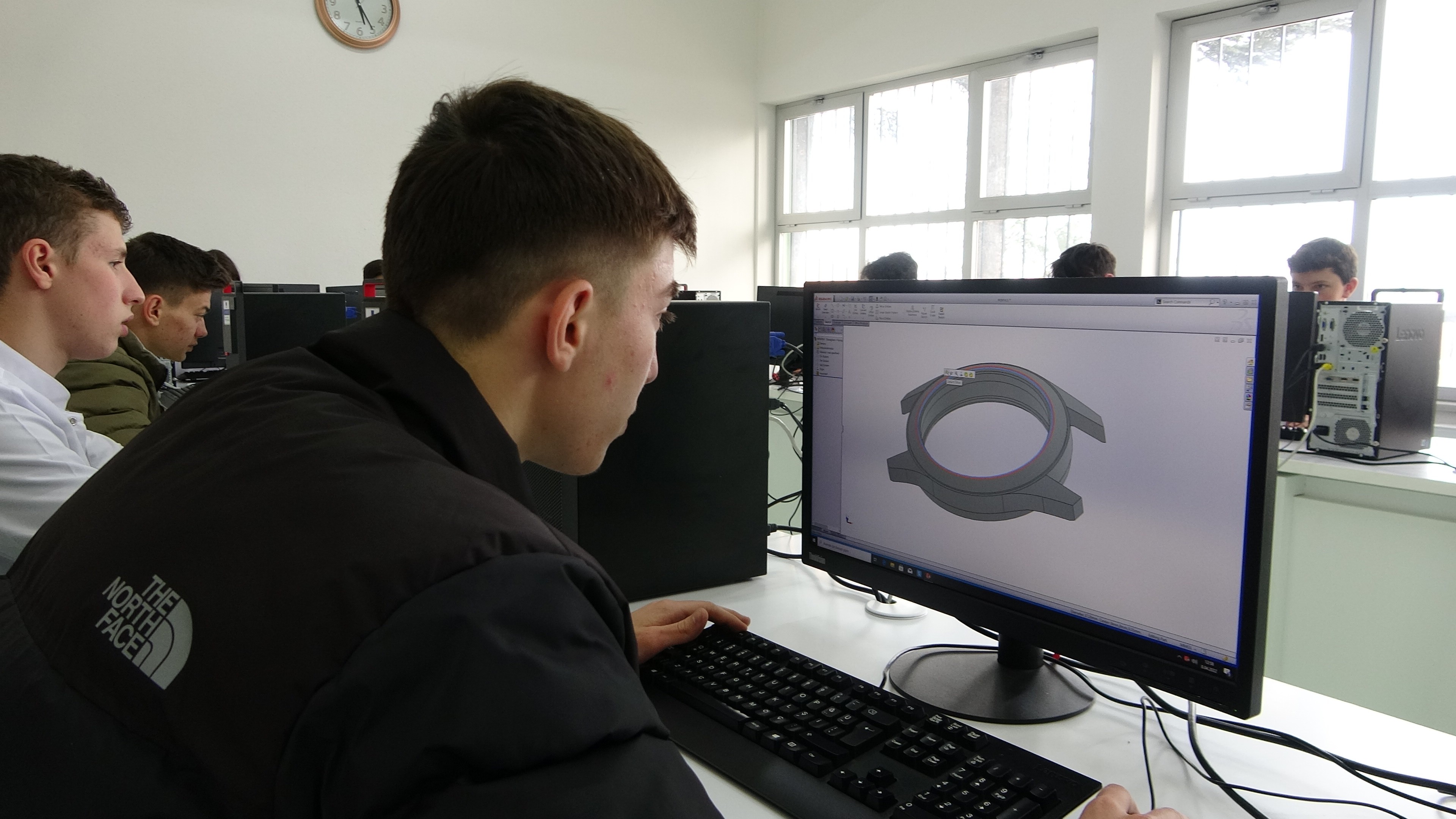 Cumhurbaşkanı Erdoğan'a hediye edilen saat bu okulda yapıldı