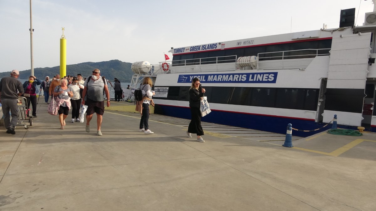 Rodos’a giden feribot Marmaris’e geri döndü