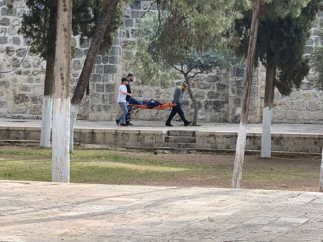 İsrail güçleri Mescid-i Aksa’da Filistinlilere saldırdı: 17 yaralı