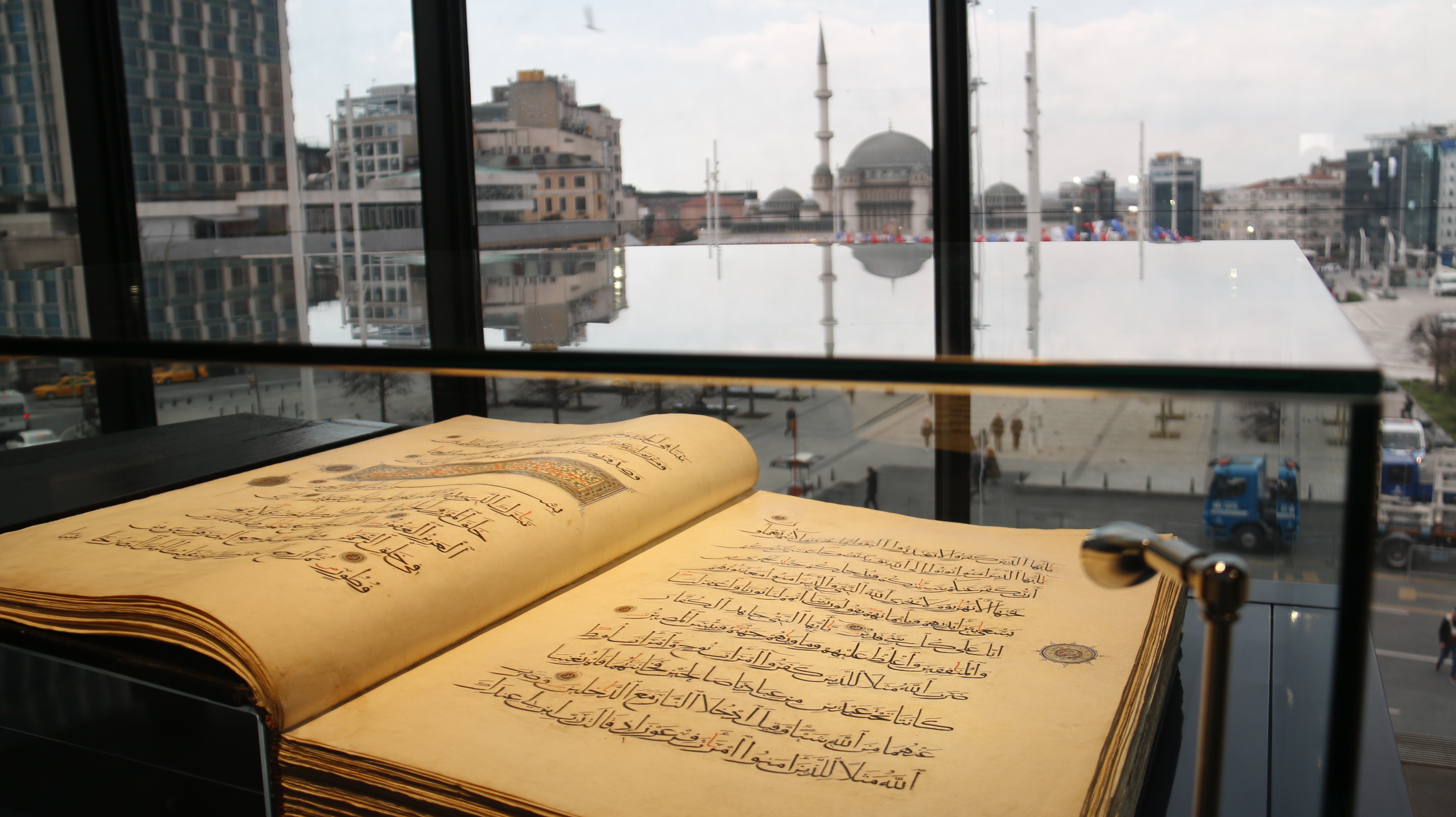 Bin yıllık Kuran-ı Kerimler ilk defa gün yüzüne çıktı