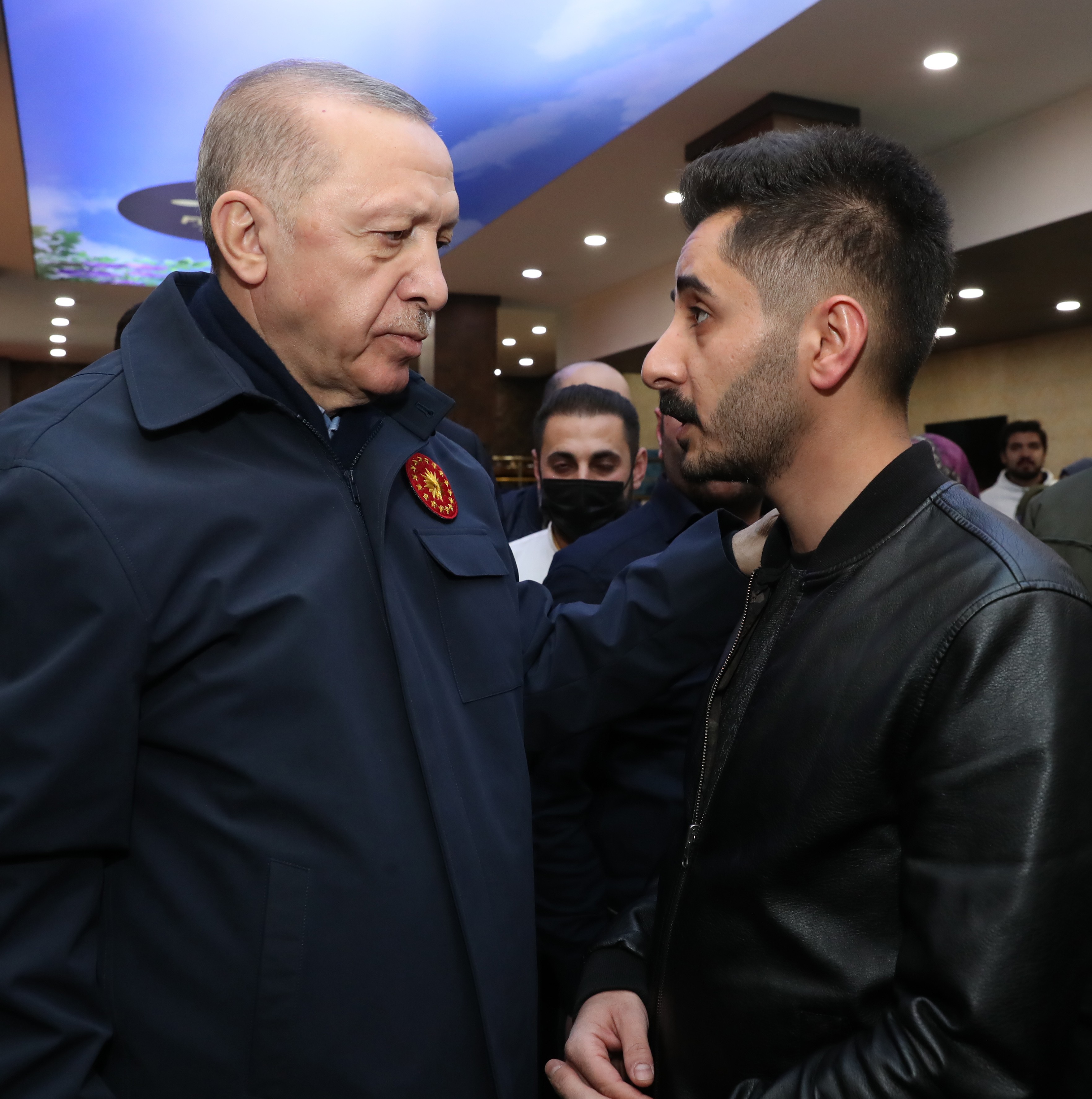 Cumhurbaşkanı Erdoğan, Yüksekova’da vatandaşlarla sohbet etti