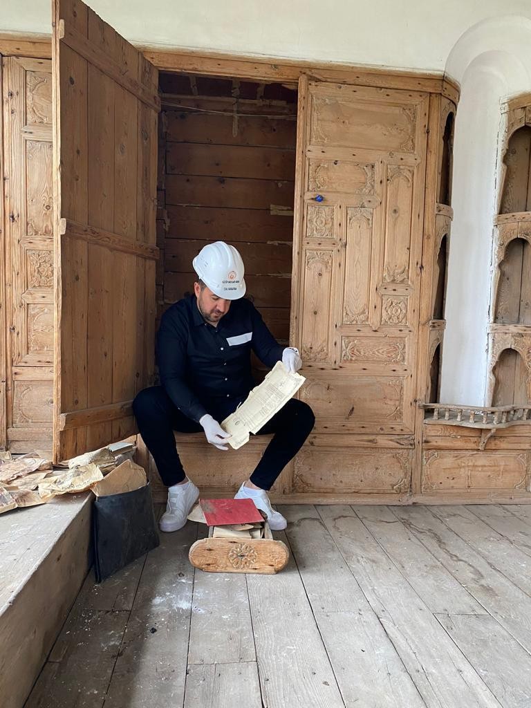 Osman Yüksel Serdengeçti'nin restorasyon yapılan tarihi evinde gizli bölme ortaya çıktı