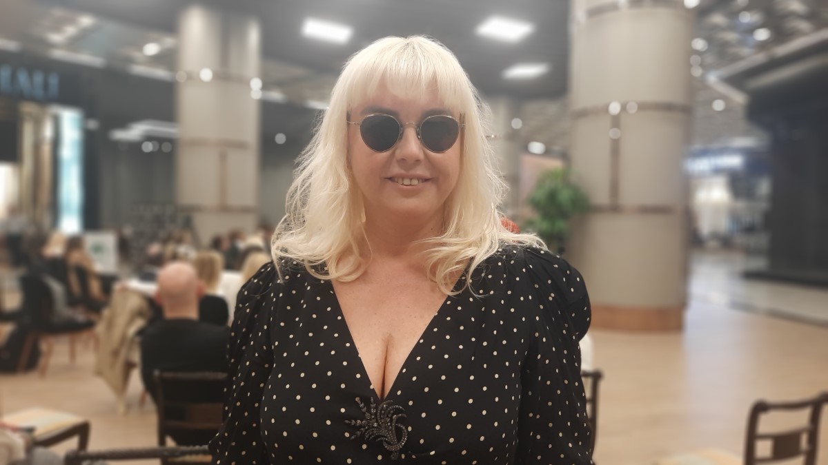 Kıvanç Tatlıtuğ’un 50 yıllık güneş gözlüğü açık artırma ile satıldı