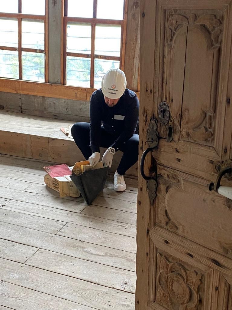 Osman Yüksel Serdengeçti'nin restorasyon yapılan tarihi evinde gizli bölme ortaya çıktı