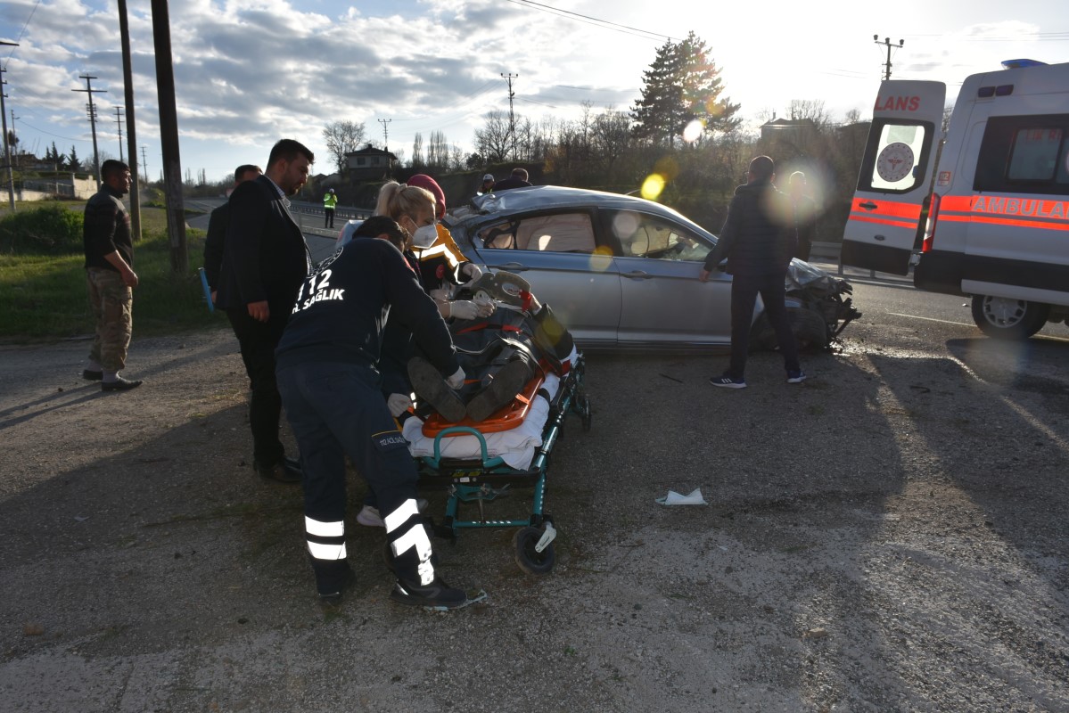 Tosya’da D-100 karayolunda trafik kazası: 2 yaralı