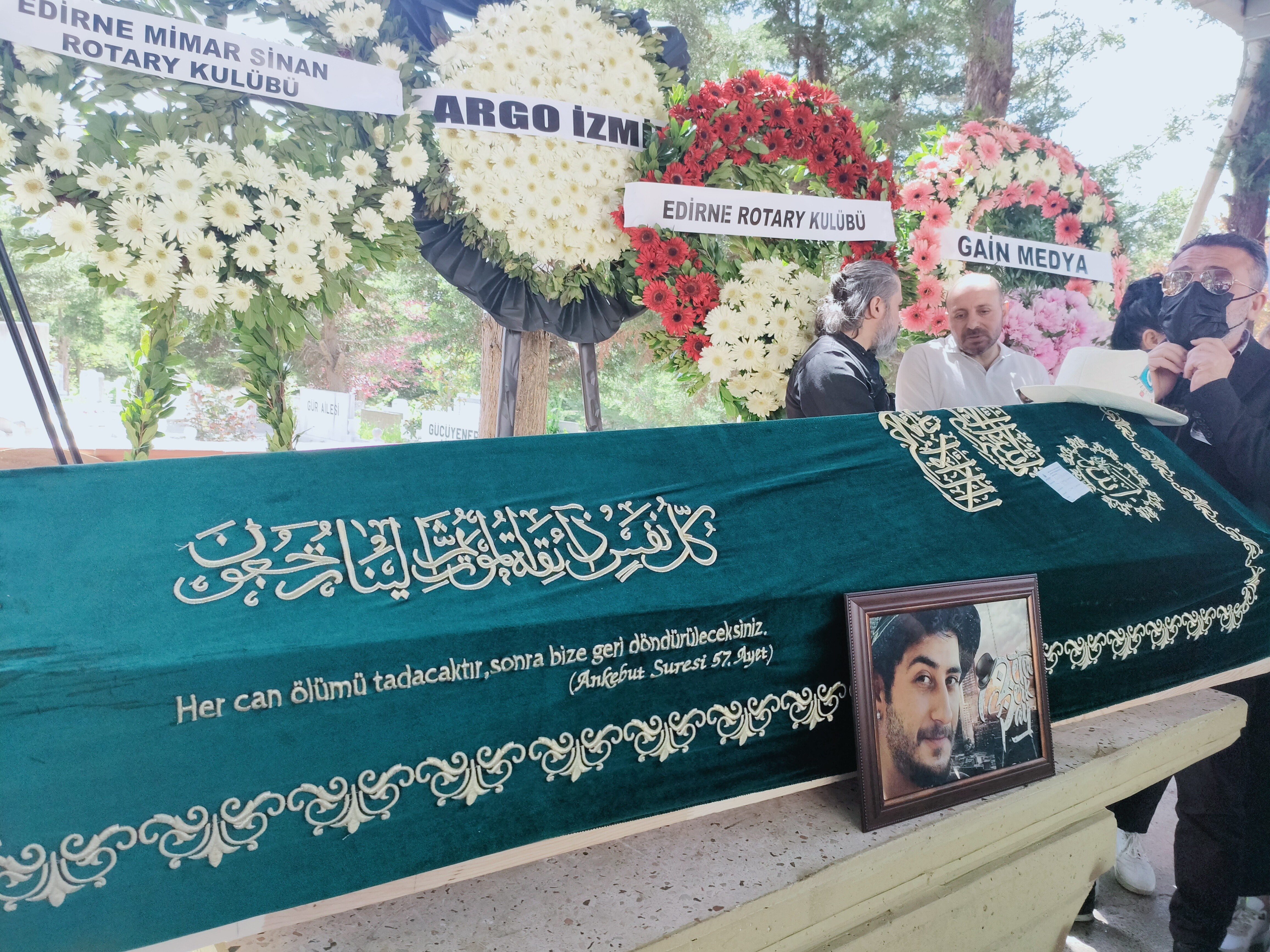 Ünlü Rapçi Beta’yı son yolculuğuna binlerce seveni uğurladı