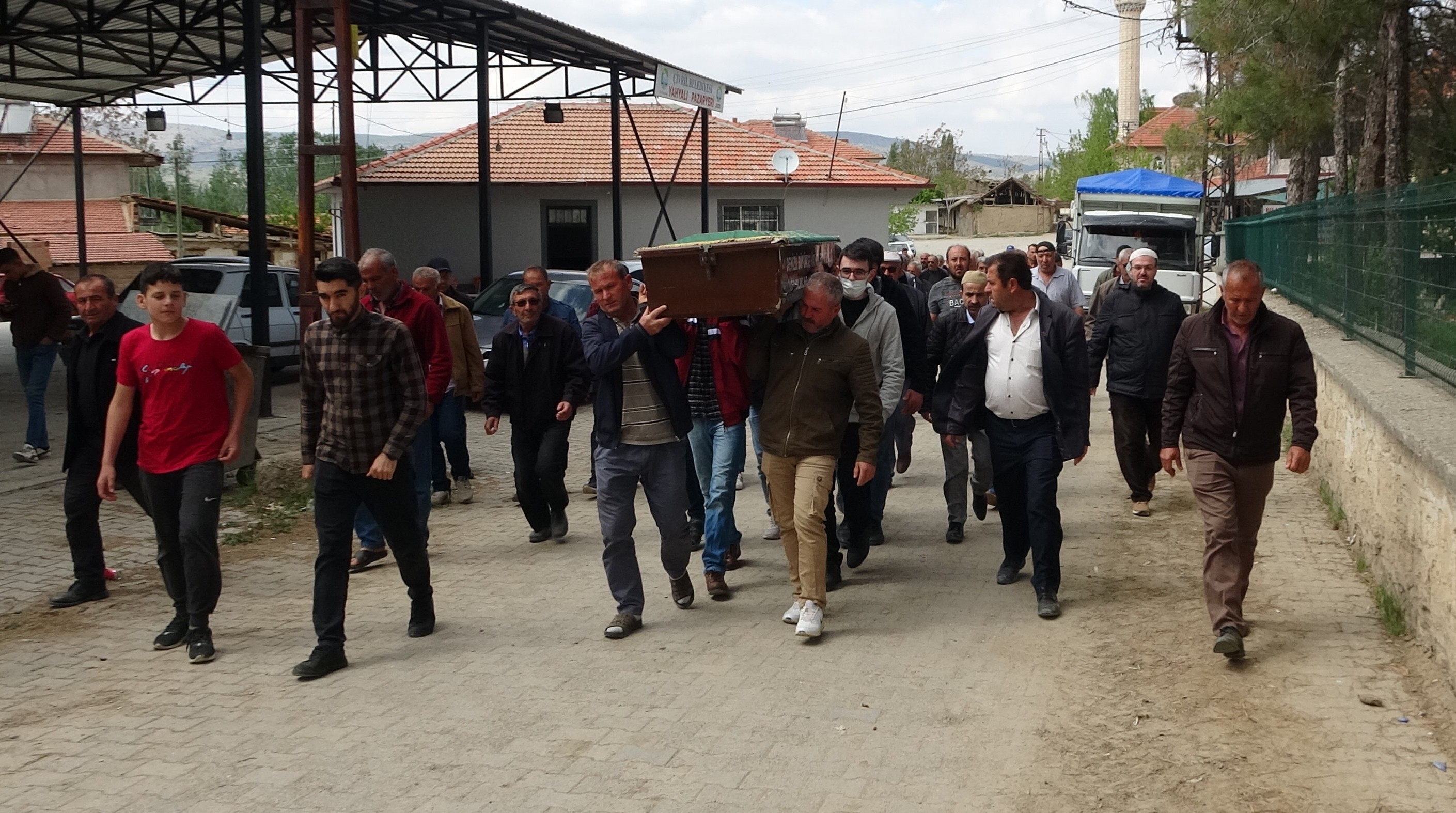 Enver Ağabeyin kardeşi son yolculuğuna uğurlandı