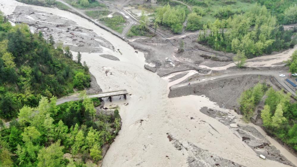 Kastamonu’da 14 köyü birbirine bağlayan köprü selde yıkıldı