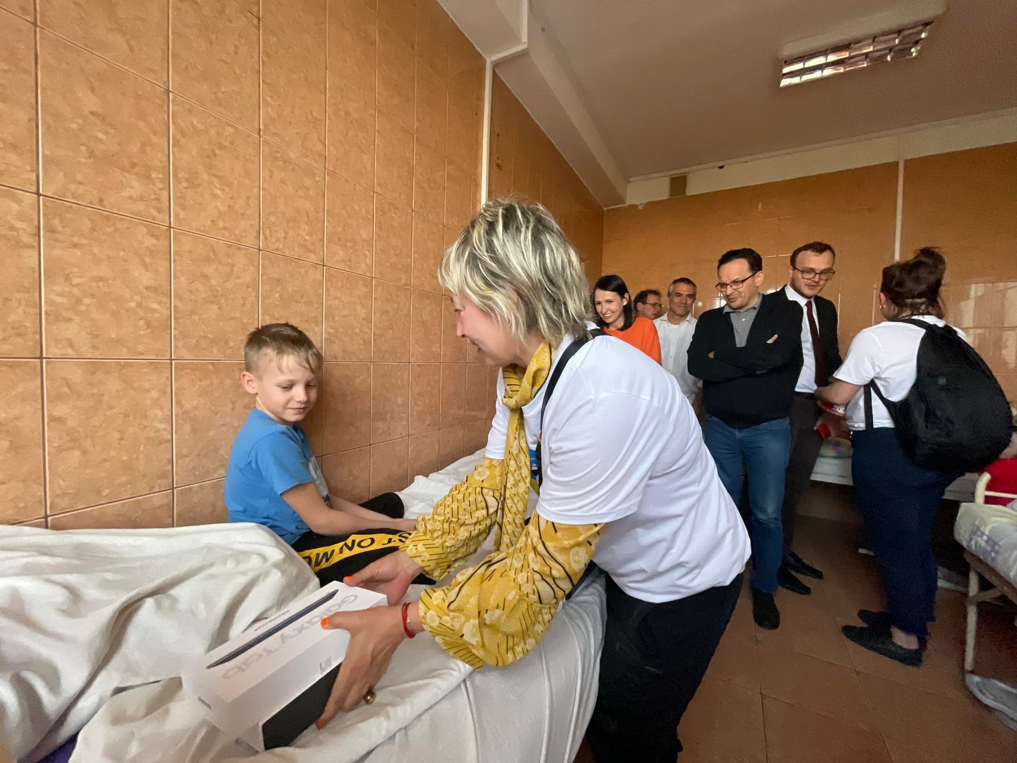 İngiliz yapımcı Tracey Seaward, Ukraynalı çocukları ziyaret etti