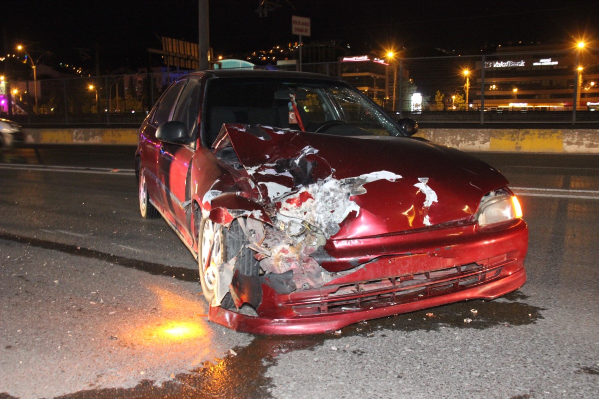 Görevden dönen polis kaza yaptı: 1 yaralı