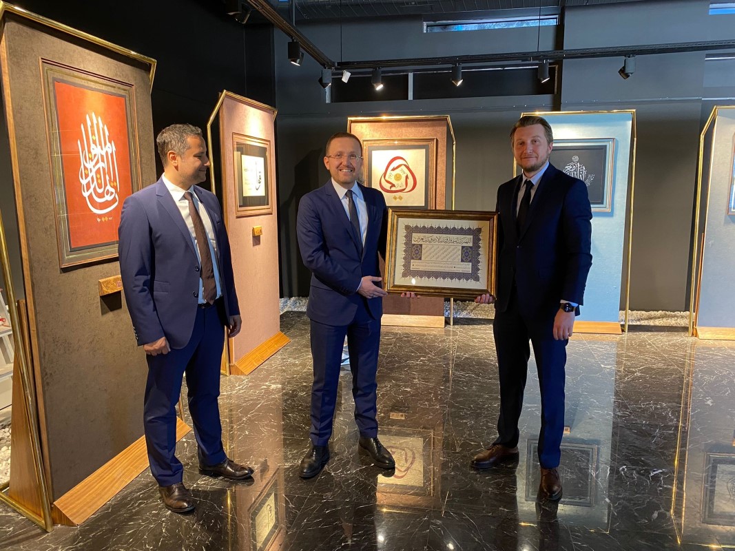 'İman Ayetleri Hat Sergisi' Albaraka Sanat Galerisi’nde açıldı