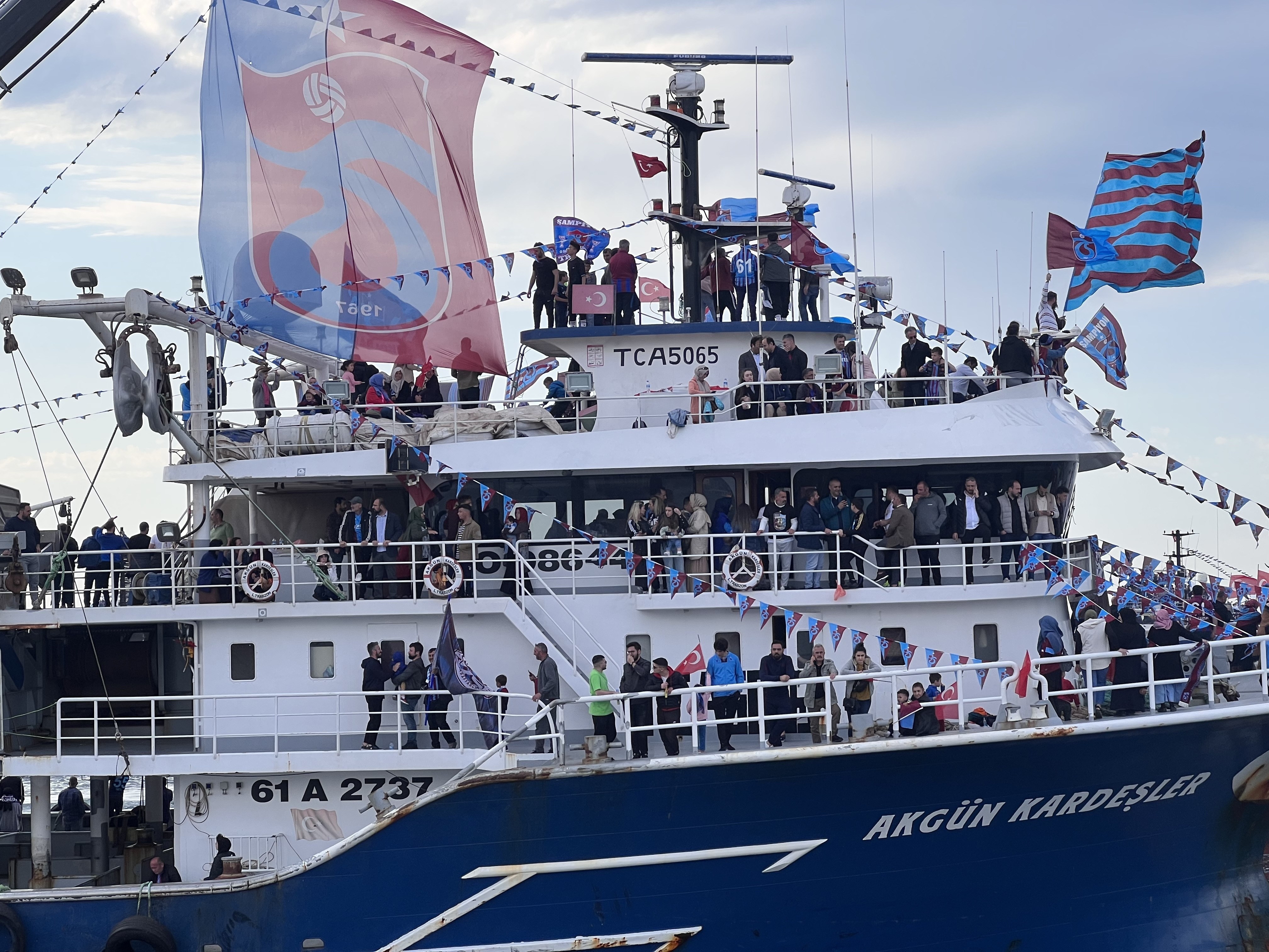 Trabzonspor'da şampiyonluk kutlamaları denizden başladı