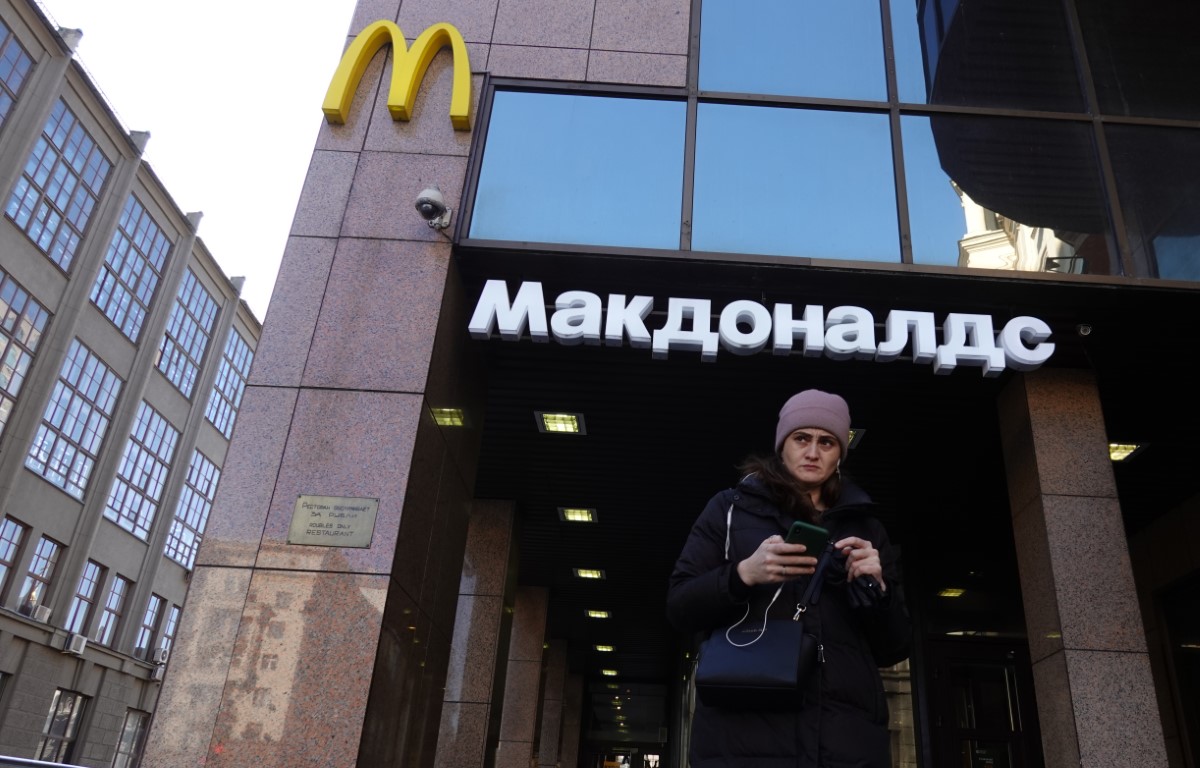 McDonald’s Rusya’daki şubelerini satıyor