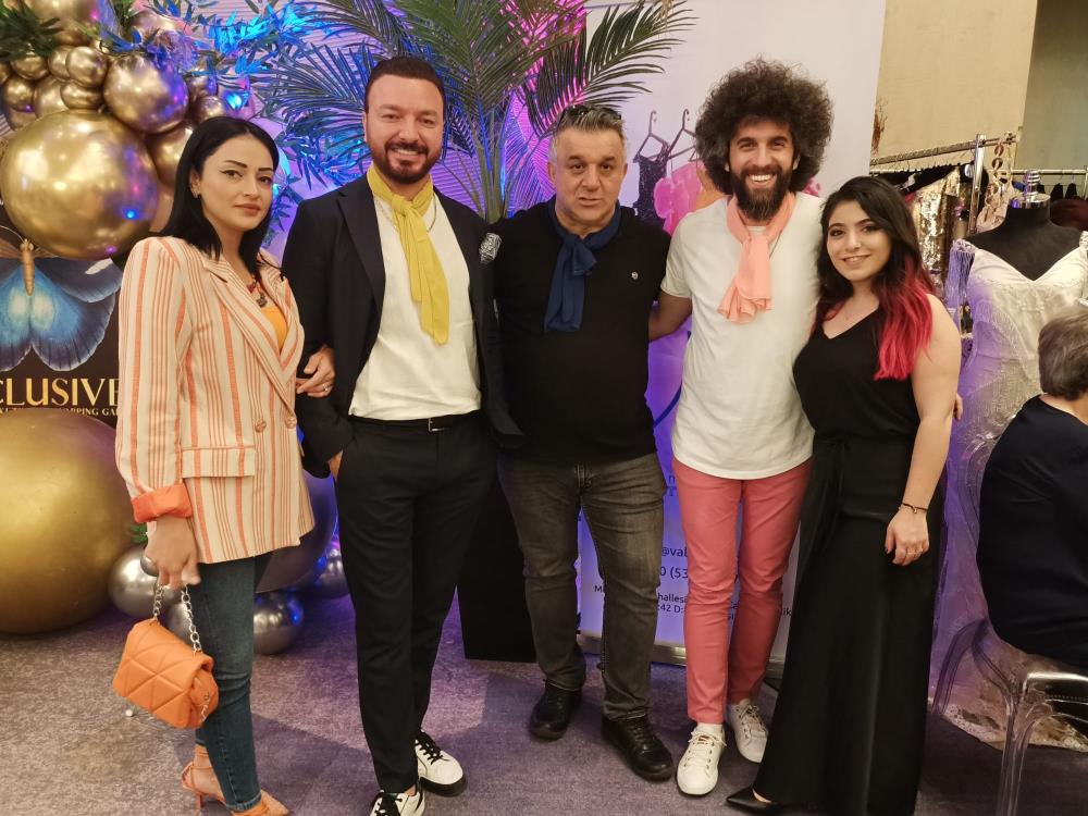 Annesinin çeyizini modaya dönüştürdü