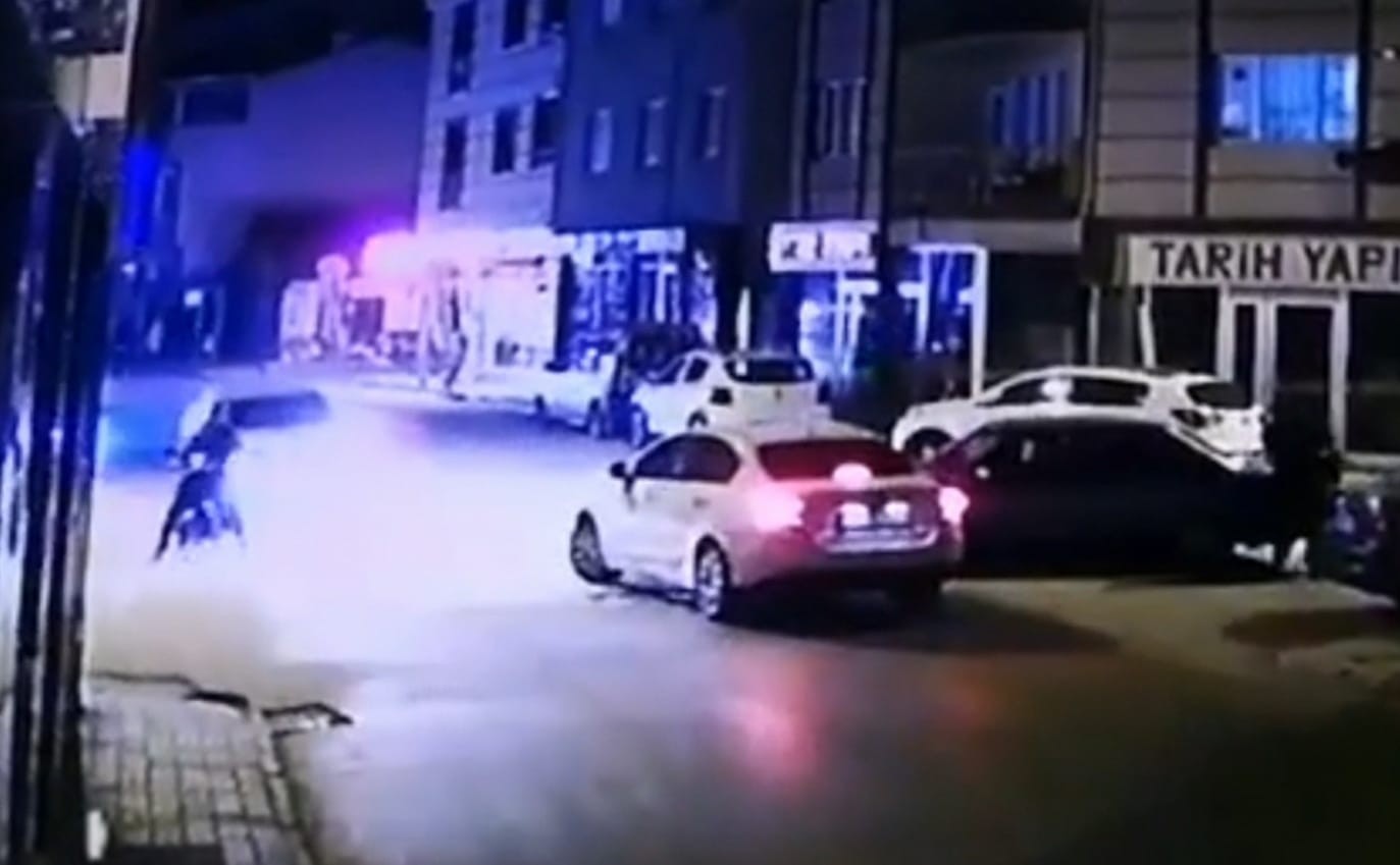 Bu kavşakta 350 kaza yaşandı; o anlar kameraya yansıdı