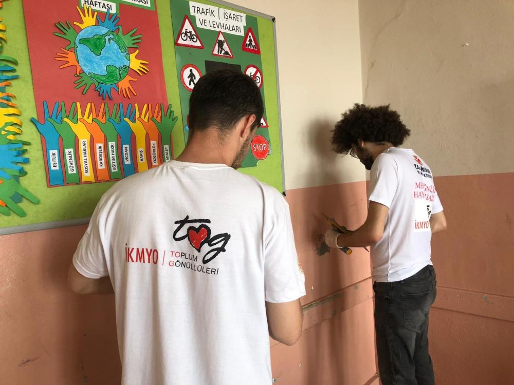 'Geleceğini Renklendir' dediler, sınıfları yenilediler