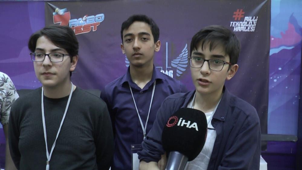 Lise öğrencileri bomba bırakan İHA üretti