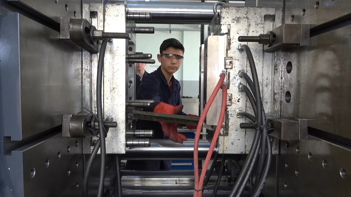 Meslek lisesi öğrencilerinden savunma sanayisine seri üretim