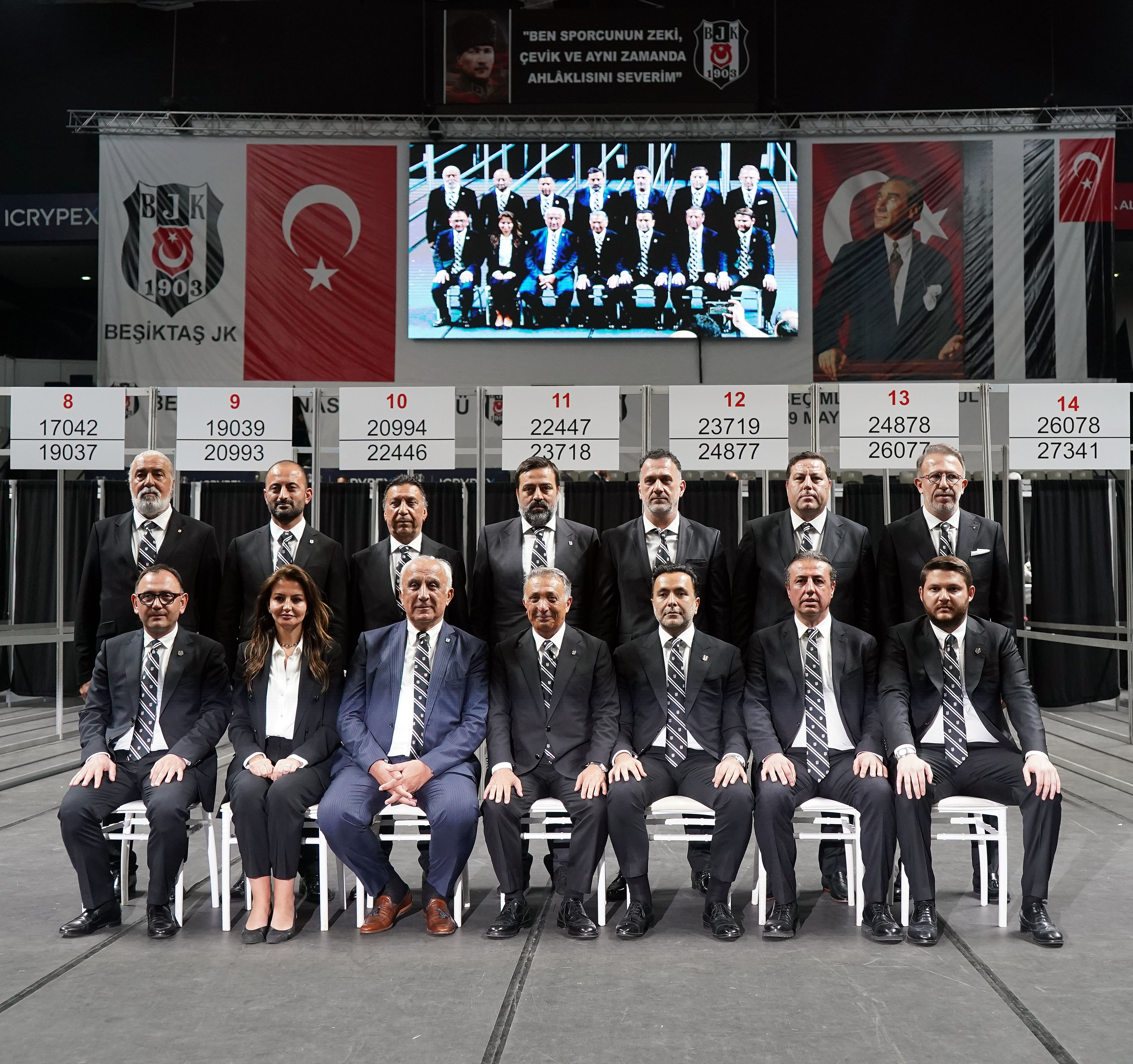 Beşiktaş'ta Ahmet Nur Çebi yeniden başkan seçildi
