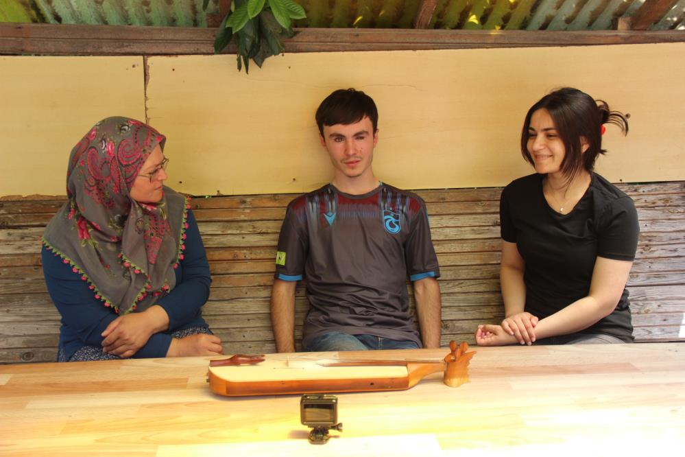 İki gözü görmese de gönül gözüyle yapamadığı şey yok