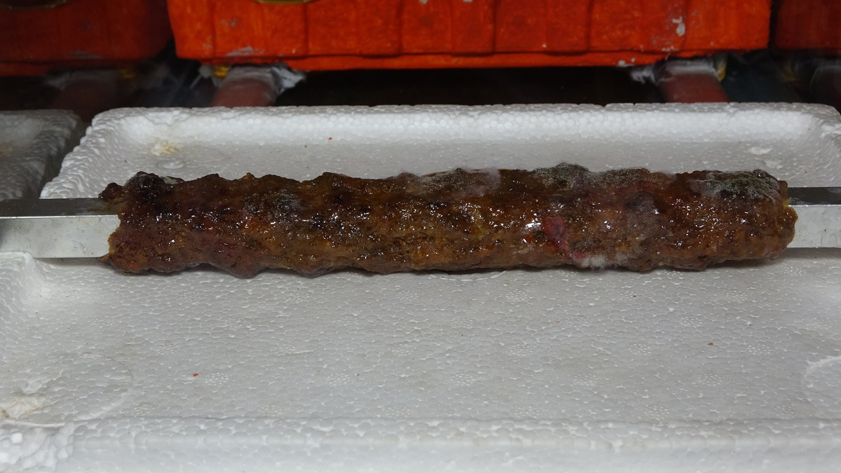 Uzaya gönderilen kebap ile fotoğraf çektirme kuyruğu