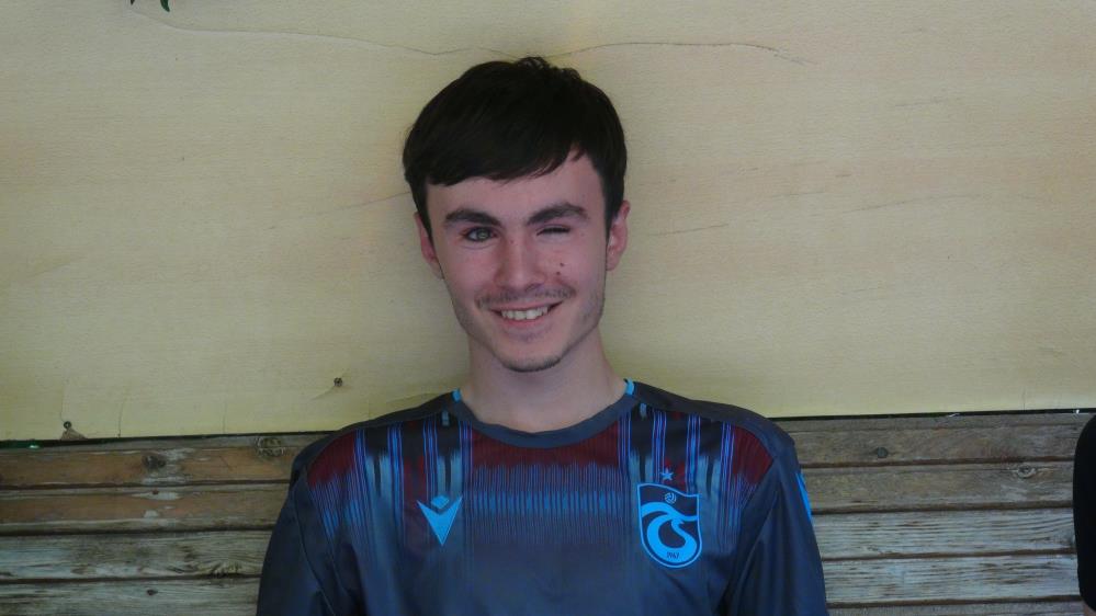 İki gözü görmese de gönül gözüyle yapamadığı şey yok