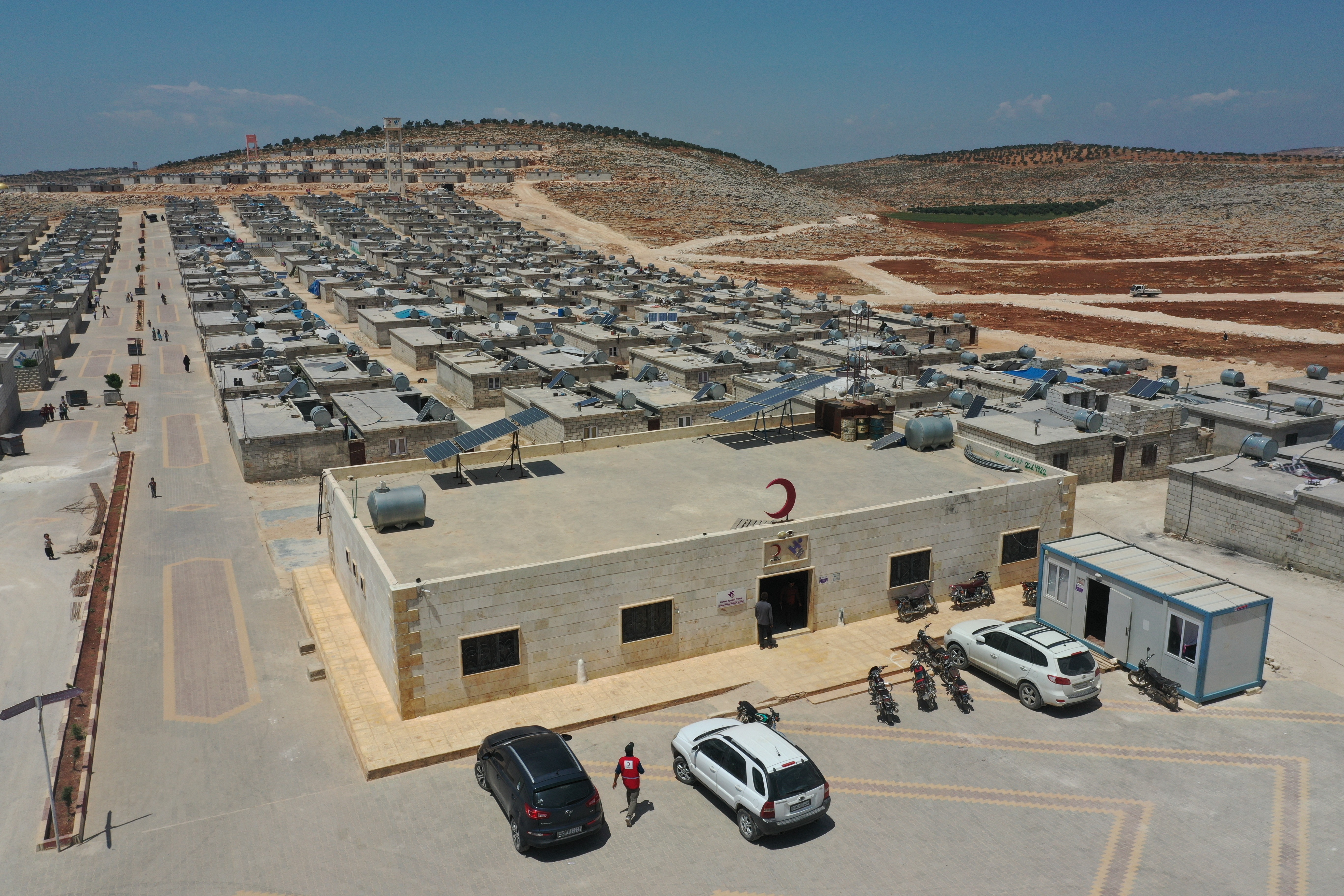 Kızılay Suriye’de 2 bin 461 adet briket evi teslim etti