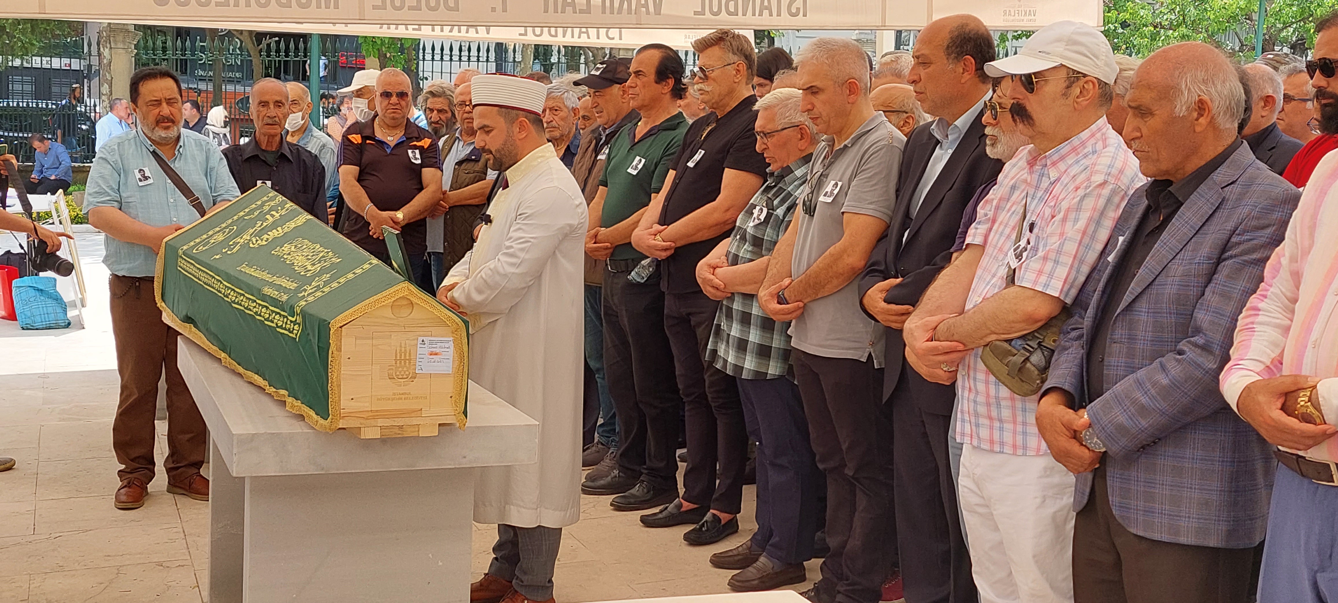 Yeşilçam’ın Rambo’su Sönmez Yıkılmaz son yolculuğuna uğurlandı